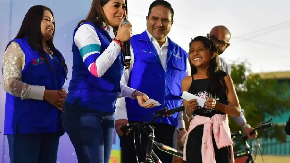 CELEBRA TERE JIMÉNEZ LA NAVIDAD CON LAS FAMILIAS DE AGUASCALIENTES