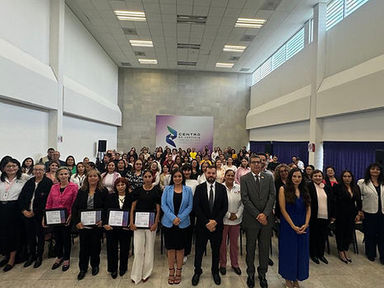 APOYAN E IMPULSAN EL EMPRENDIMIENTO DE MUJERES USUARIAS DEL CENTRO DE JUSTICIA