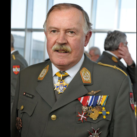 Prominenter Neuzugang bei EPA Austria 🇦🇹 Überreichung der Insignien durch den langjährigen Chef des Generalstabes des österreichischen Bundesheeres, General Mag. Edmund ENTACHER