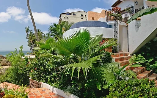 Villa access to the secluded beach