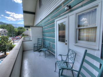 Downtown Gatlinburg hotels with balconies