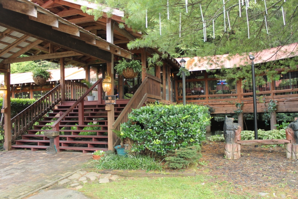 Crystelle Creek A Gatlinburg TN Steak and Seafood Restaurant