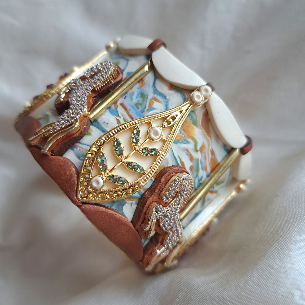 Miniaturbild: Horse Carousel Ornament Juliette Kaiser Bracelet Cuff Creme