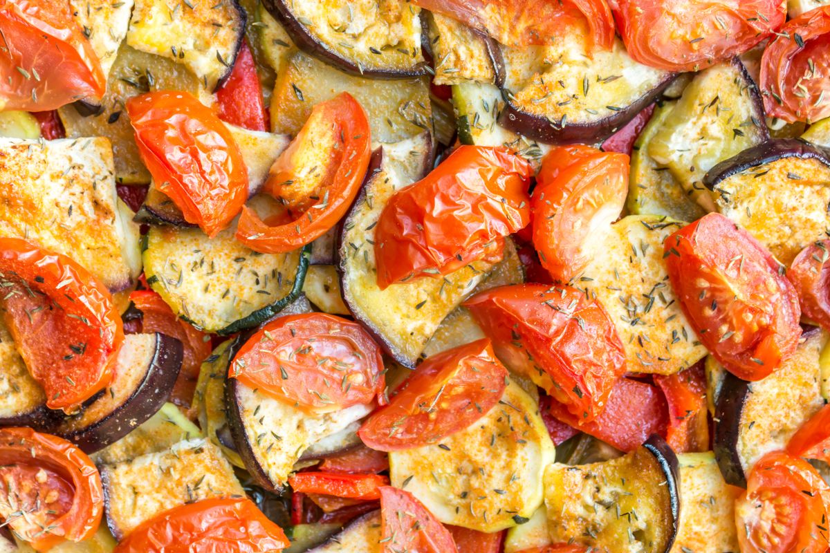 Légumes colorés pour ratatouille air fryer — courgette, aubergine, poivron, tomate