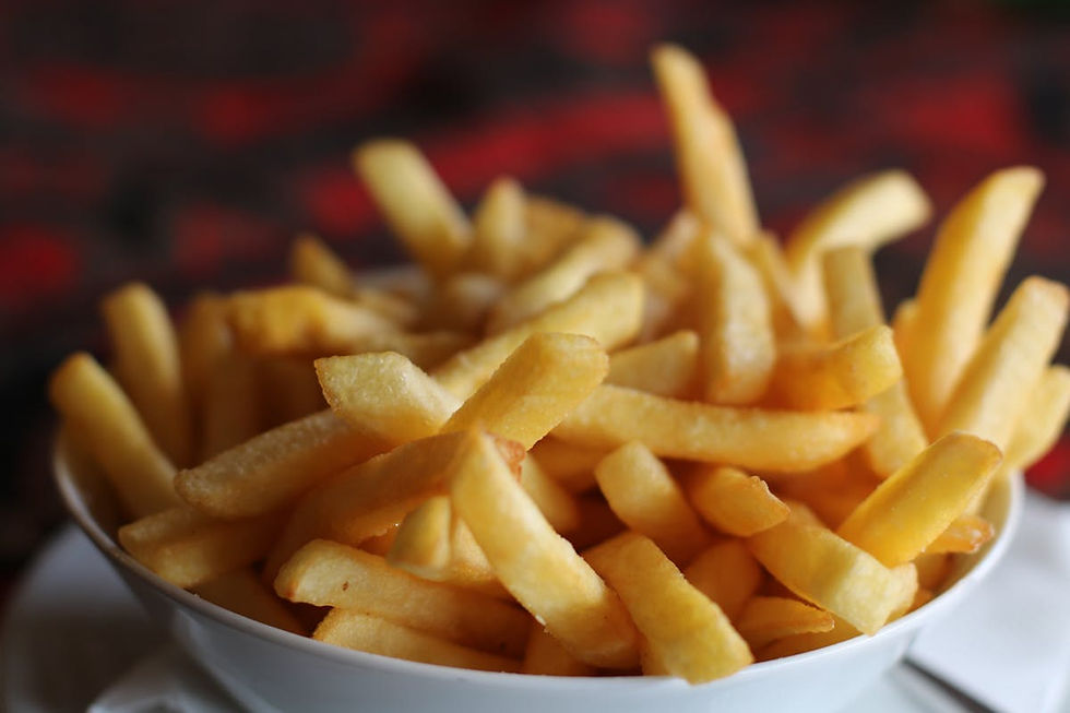 Pommes de terre coupées en frites avant cuisson à l'air fryer