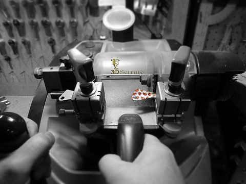 Machine-clé-plate_edited.jpg