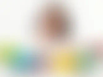 Mariana Xavier encanta o público com sua estreia emocionante em "Antes do Ano Que Vem", espetáculo que promete arrancar risos e lágrimas