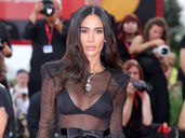 Silvia Braz brilhou na première de Bugonia no Festival de Veneza