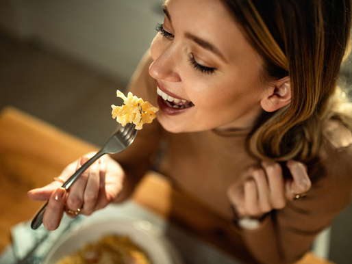 Comer de 3 em 3 horas, cortar carboidrato e fazer detox: A nova era da nutrição começa com o fim dos mitos