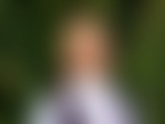 A girl in sunnmøre bunad