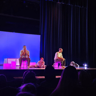 θεατρική παράσταση out of the box