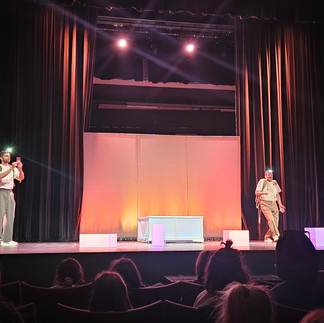 θεατρική παράσταση out of the box