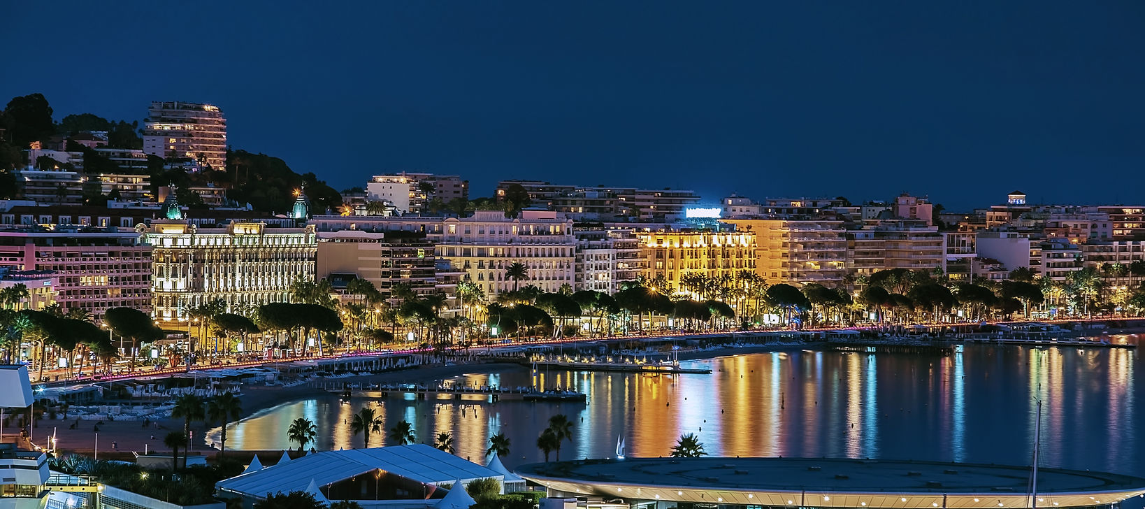 Photo de la ville de Cannes. Ville ou se trouve ArchiCannes, groupement d'artisans.