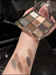 الصورة المصغرة: CHARLOTTE'S PALETTE OF BEAUTIFYING EYE TRENDS SUPER NEUTRAL