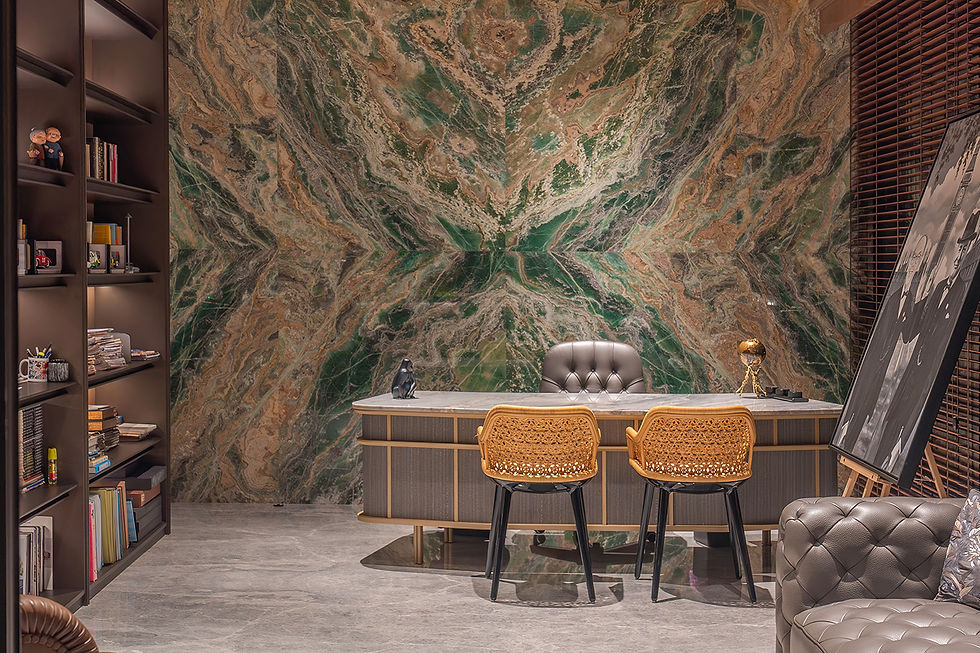Contoh ruangan yang memadukan marmer, onyx, dan travertine; dengan onyx dan travertine yang dipadukan oleh alam.