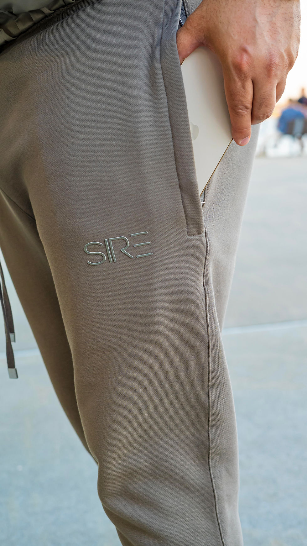 Sweatpants with Zipper and Deep Pockets: The Modern Man’s Essential