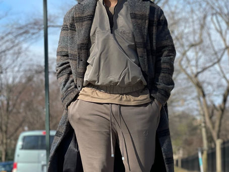 Grey joggers outfit men’s