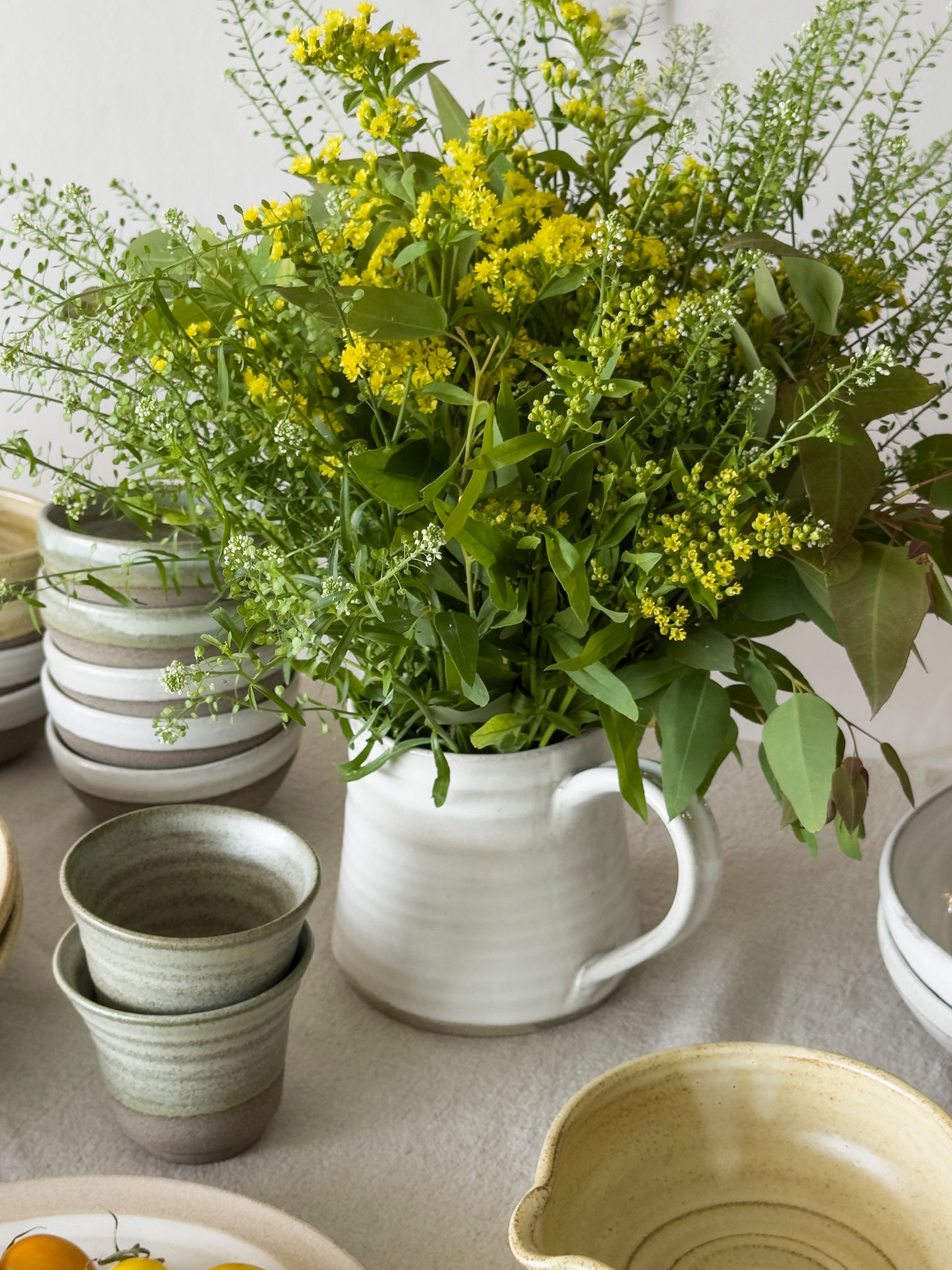 קנקן כפרי כחול מקרמיקה בעבודת יד