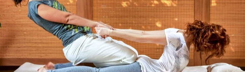 Young-female-receiving-massage-by-therapist-in-traditional-thai-position-732x549-thumbanil