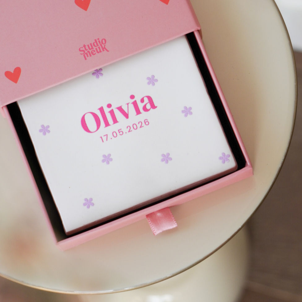 Thumbnail: Naam + datum - bloemetjes