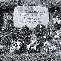 Grabstätte_Reimar_Lüst_u._Nina_Grunenberg-Lüst.jpg