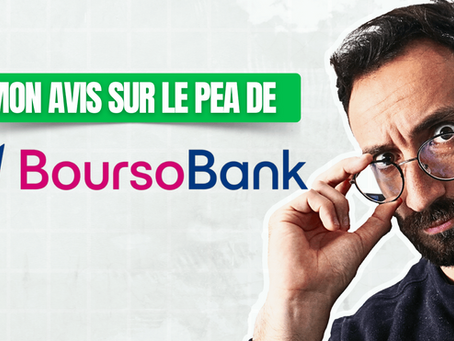 Sonny Fondateur de Seqooia ajustant ses lunettes à côté du logo Boursobank et du texte "Mon avis sur le PEA de", illustrant une analyse du PEA Boursobank et de ses performances en bourse.