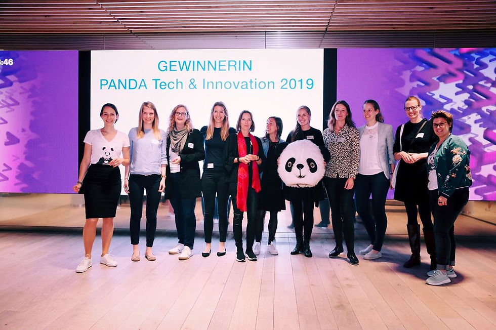 Die PANDA Tech & Innovation Gewinnerinnen mit Gründerin Isabelle und Jessica aus dem PANDA Team