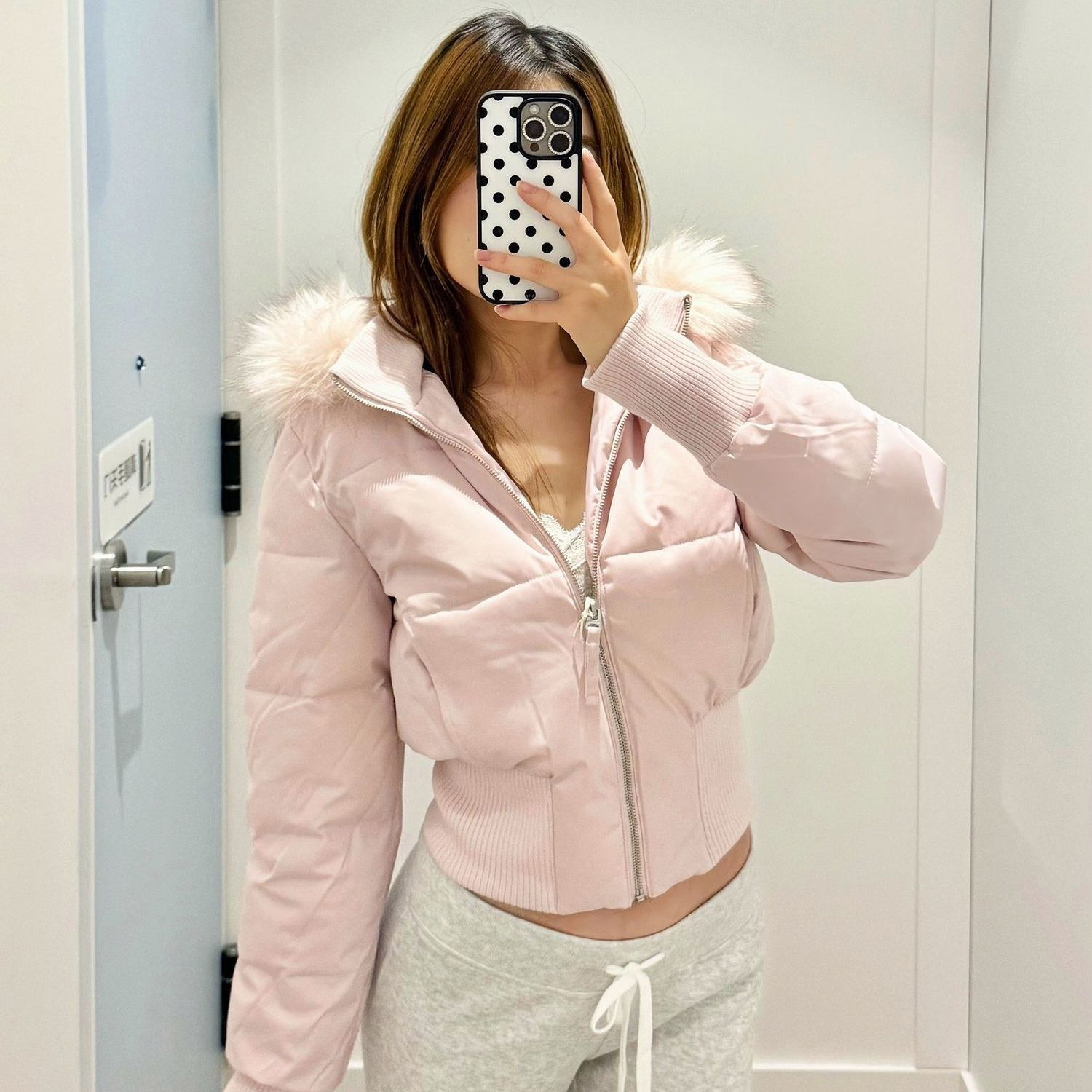 Cotton jacket with a faux fur collar, zipper, and thick lining.