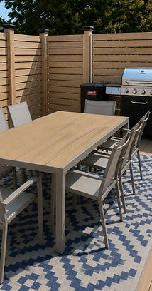The outdoor table and grill on the back deck at Sea La Vie
