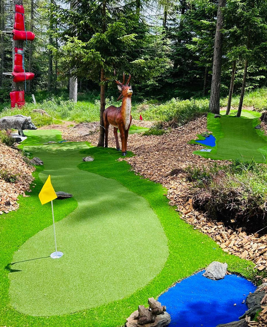Minigolf im Wald