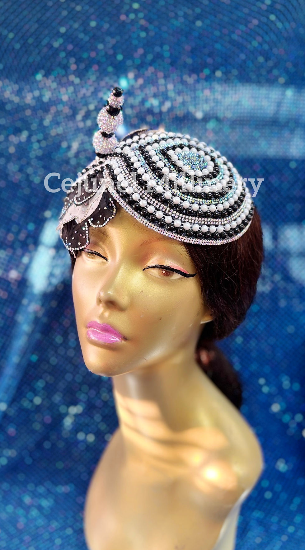 Thumbnail: Black/White P&R Petal w/pin