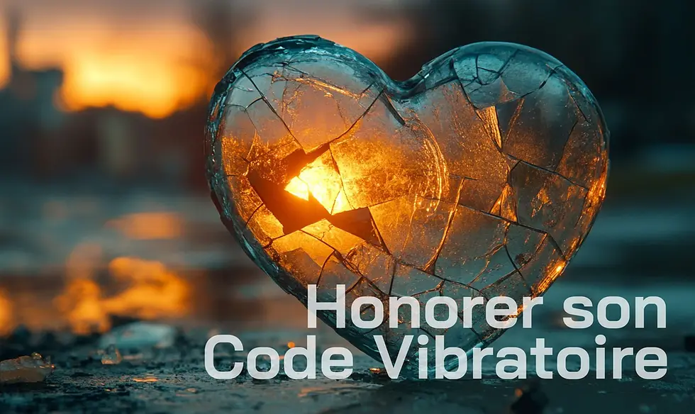 Cœur en verre brisé et réparé à la manière d'un Kintsugi de l'âme, laissant transpercer une lumière dorée centrale. Symbolise la reconstruction après une fatigue de l'âme et la beauté de la souveraineté retrouvée.