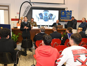 A.A.A. - Aviatori d’Italia Taranto e Scuola Volontari AM alla conferenza Interforze per gli studenti