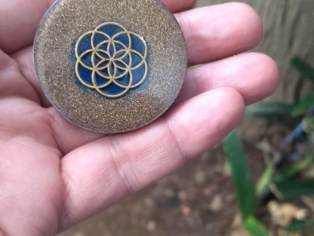 LA SIMBOLOGÍA EN UNA ORGONITA