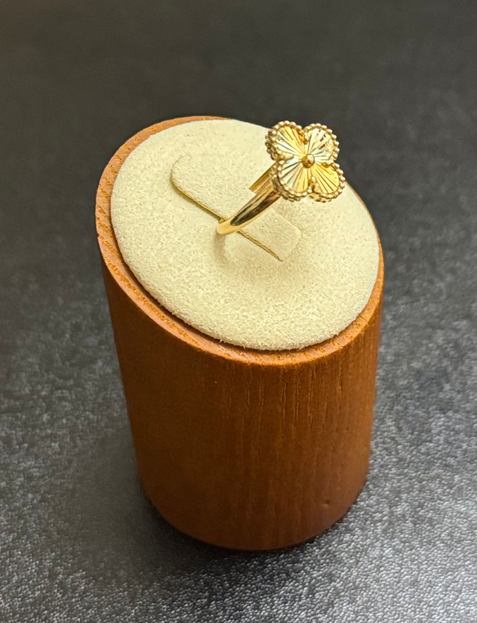 Thumbnail: Clover Gold Ring size 6