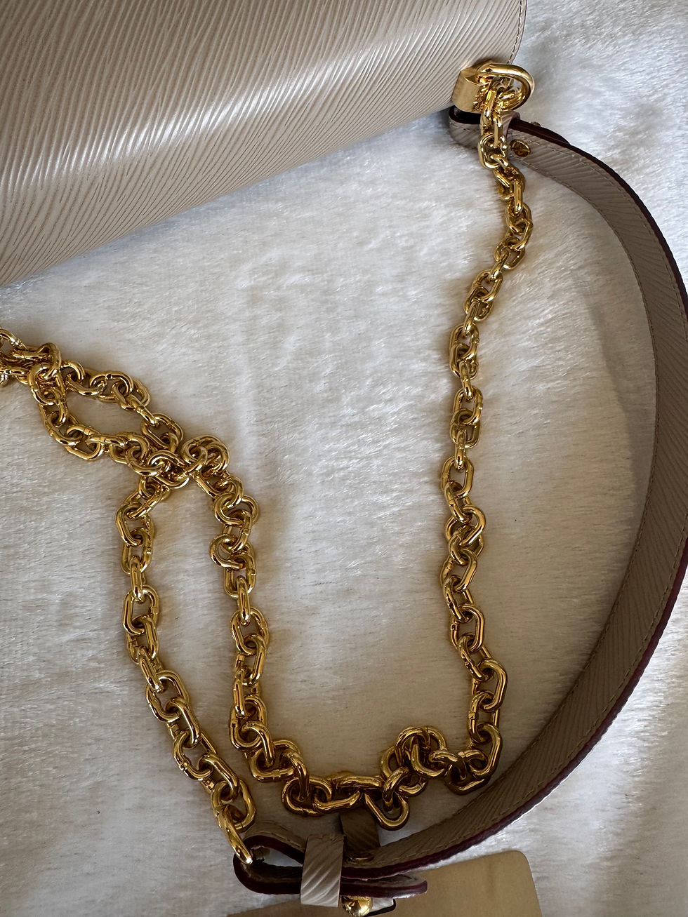 Thumbnail: Twist MM Epi Leather in Galet