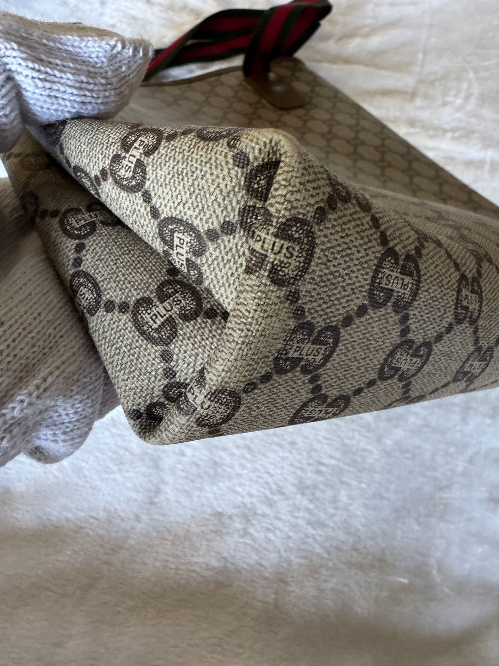 Thumbnail: Gucci Plus Tote with Pouch