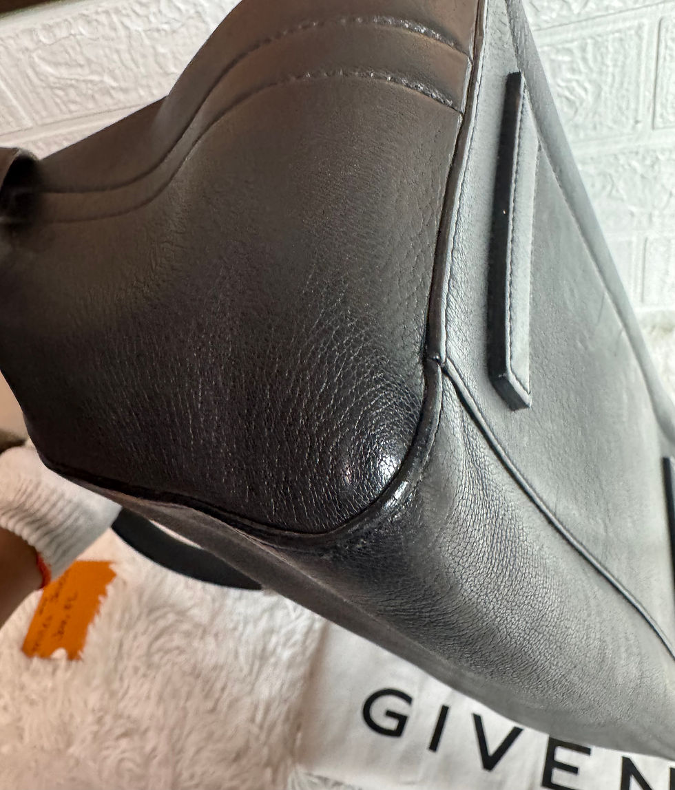 Thumbnail: Givenchy Antigona Satchel
