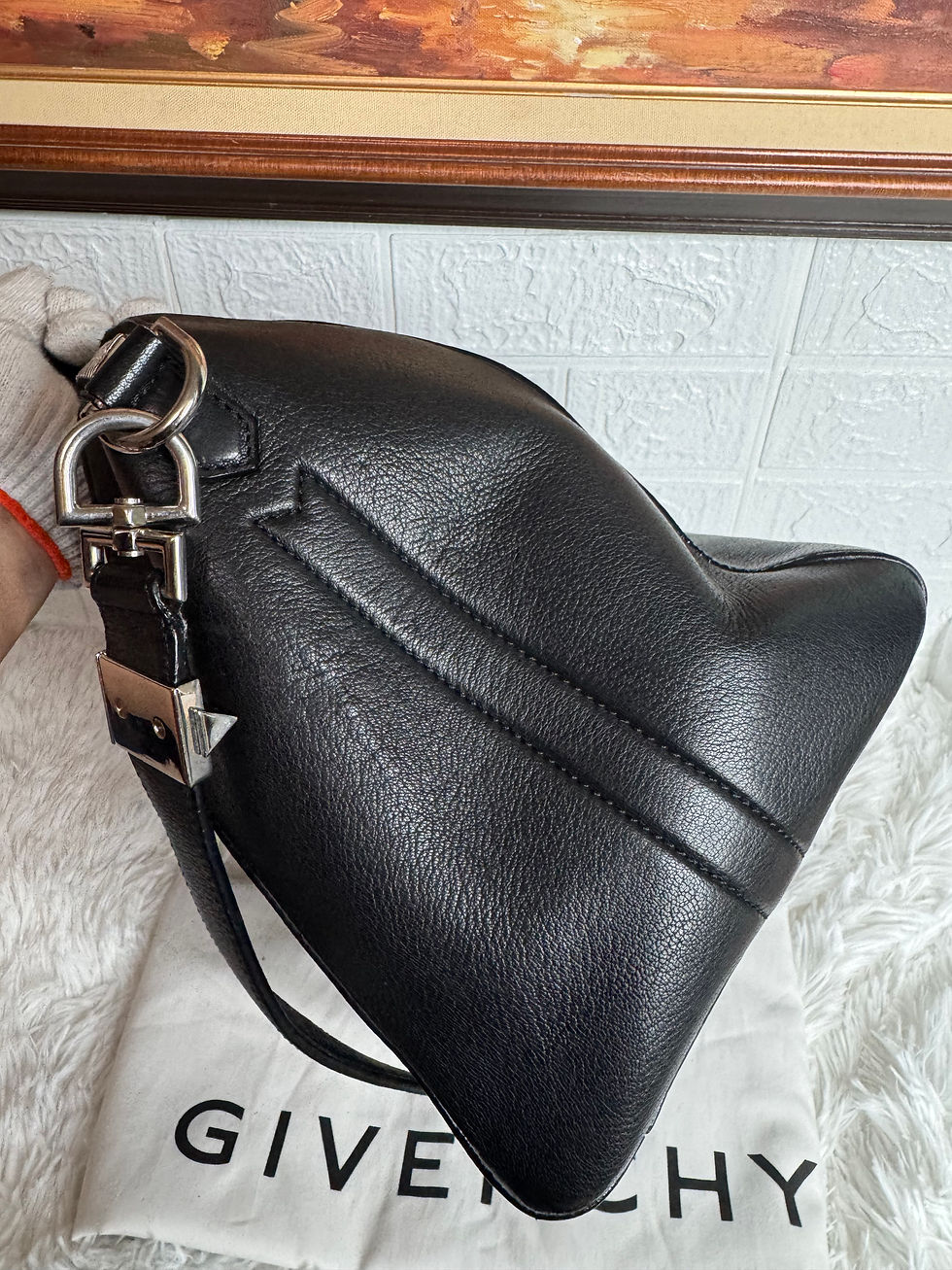 Thumbnail: Givenchy Antigona Satchel