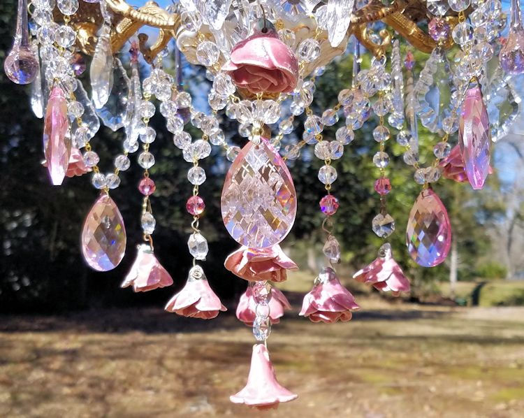 Thumbnail: Antique Roses Basket Chandelier