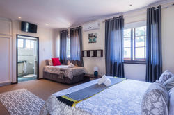 Deluxe bedroom en suite with shower