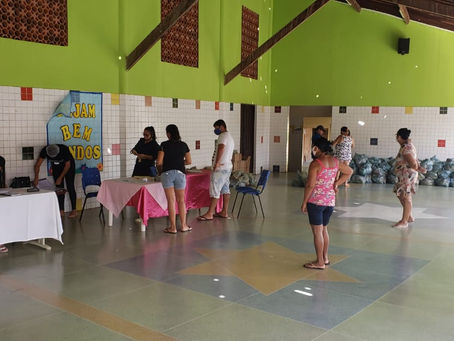 Distribuição de cestas básicas