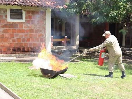 TREINAMENTO FEITO PELO CORPO DE BOMBEIROS DE GUARABIRA - PRIMEIROS SOCORROS E COMBATE A INCÊNDIOS