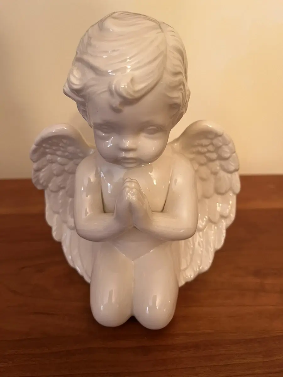 Praying cherub