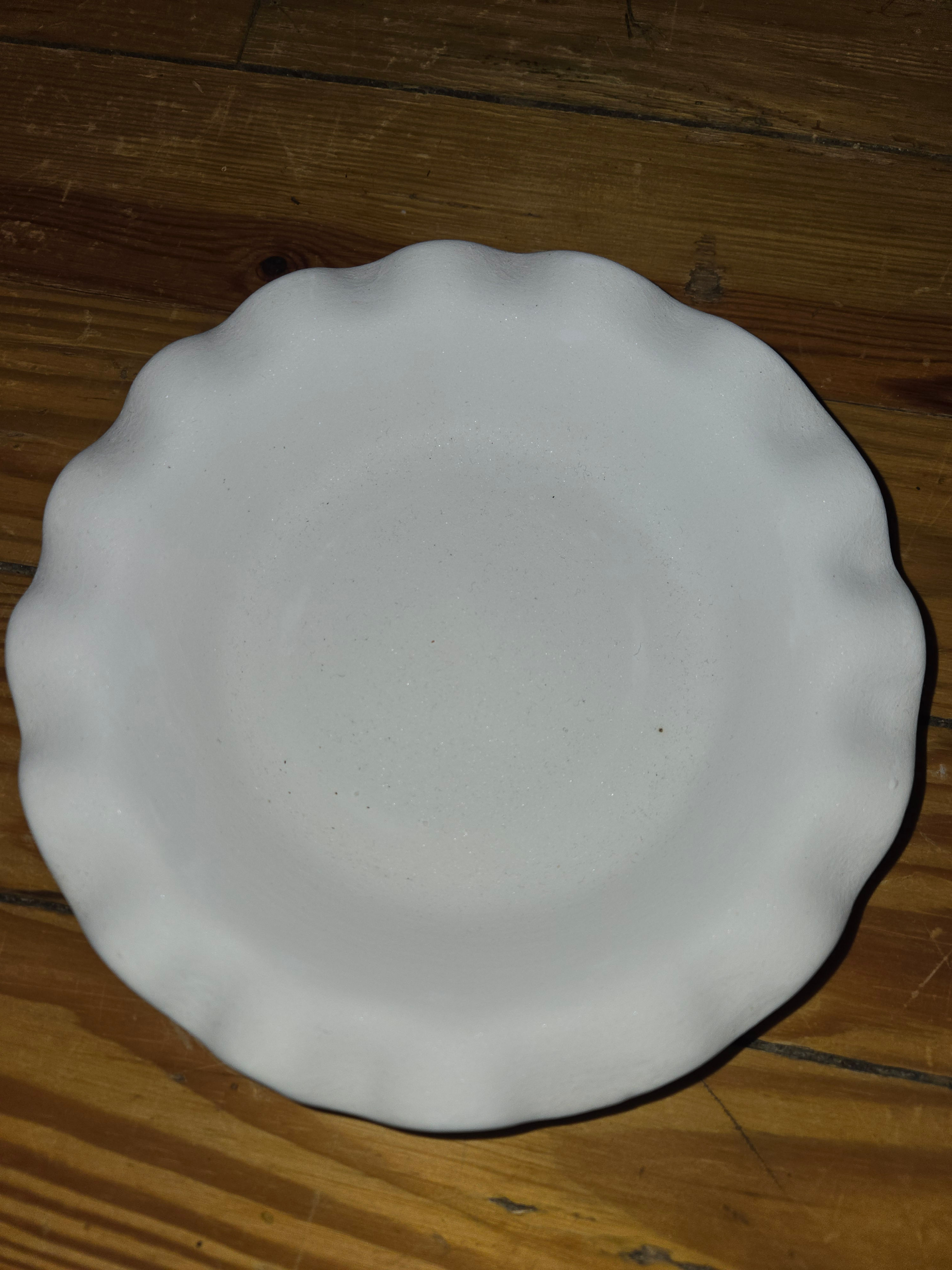 Small ruffled pie plate
