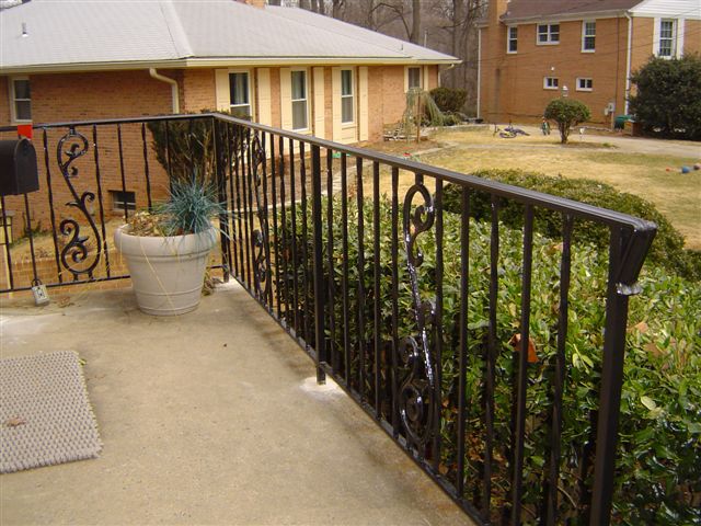 Porch rail w/ decorative scrolls