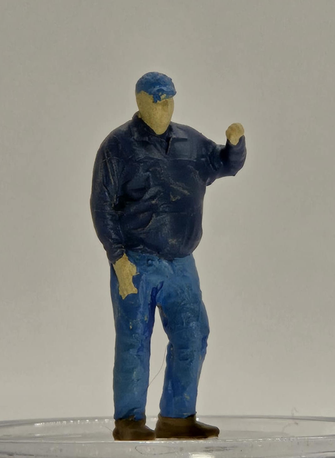 O Scale Waiting by the wall