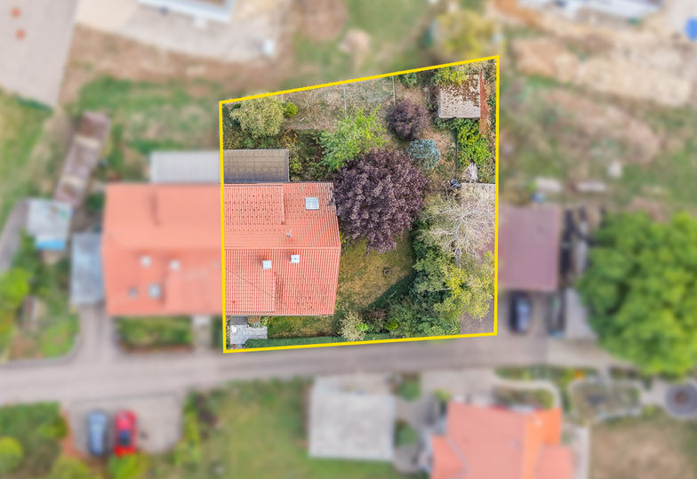 Doppelhaushälfte mit großem Garten und weiterem Entwicklungspotenzial – Foto 2