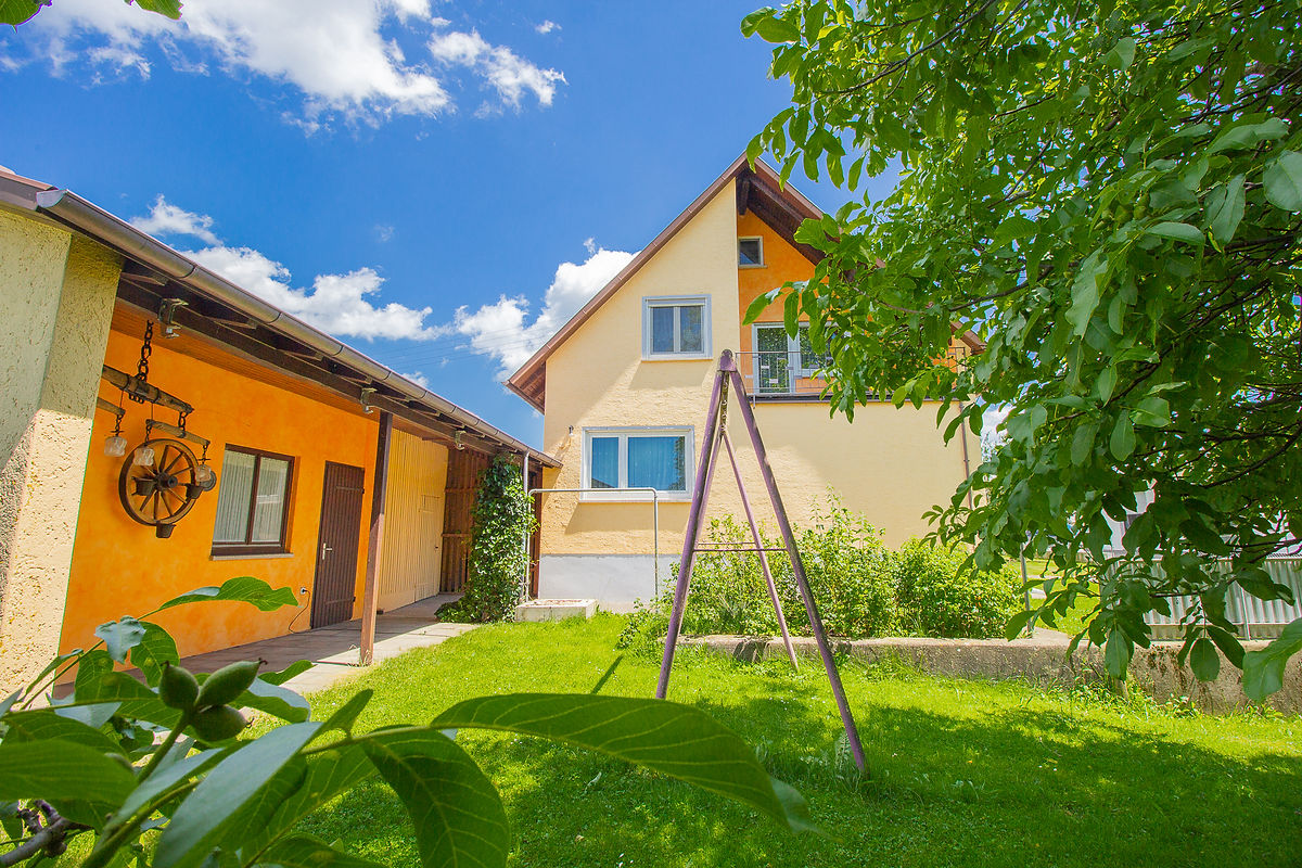 VERKAUFT: Einfamilienhaus mit großem Garten & viel Potenzial
