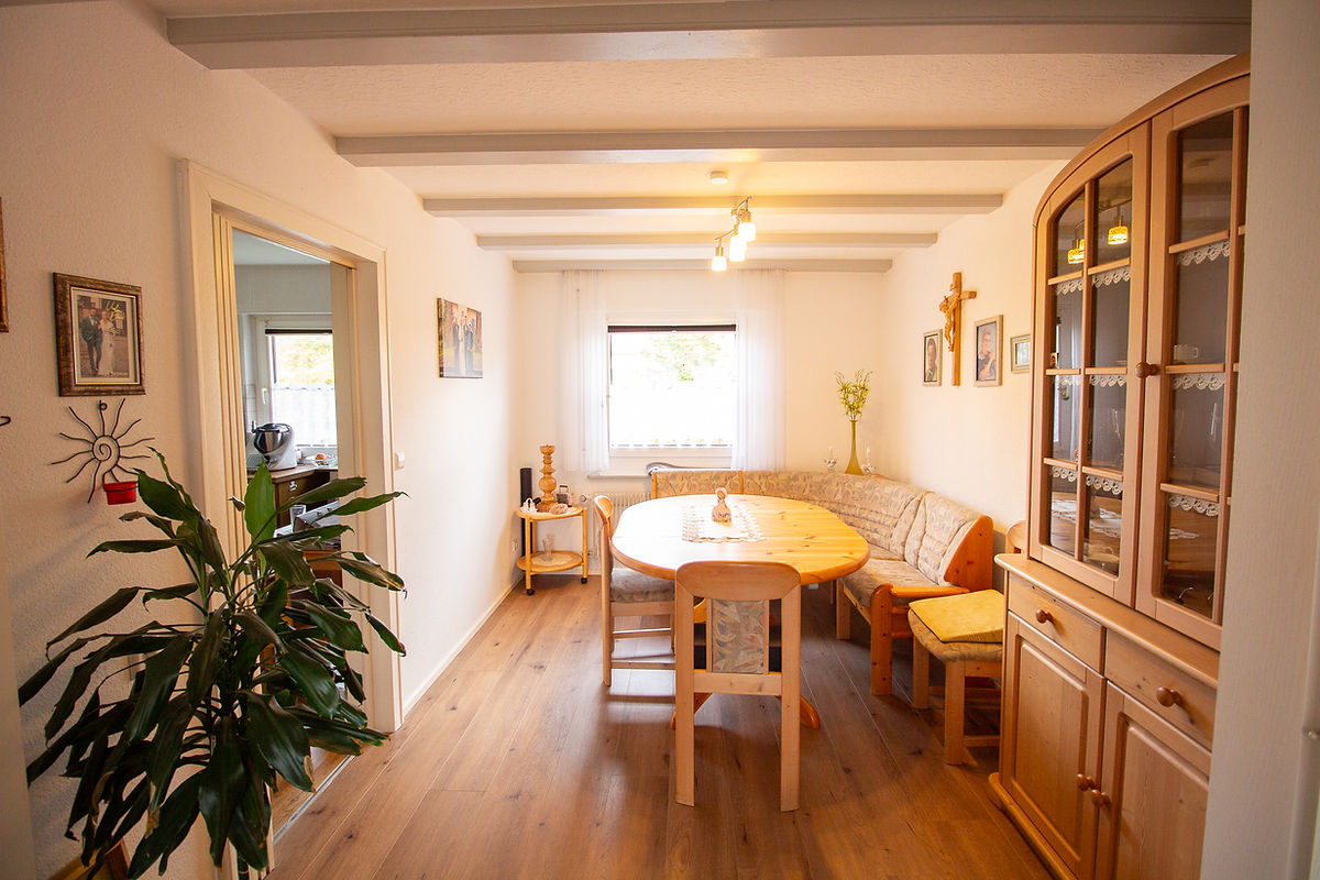 Doppelhaushälfte mit zwei Wohneinheiten, Terrasse und vielseitigen Nebenflächen – Foto 22